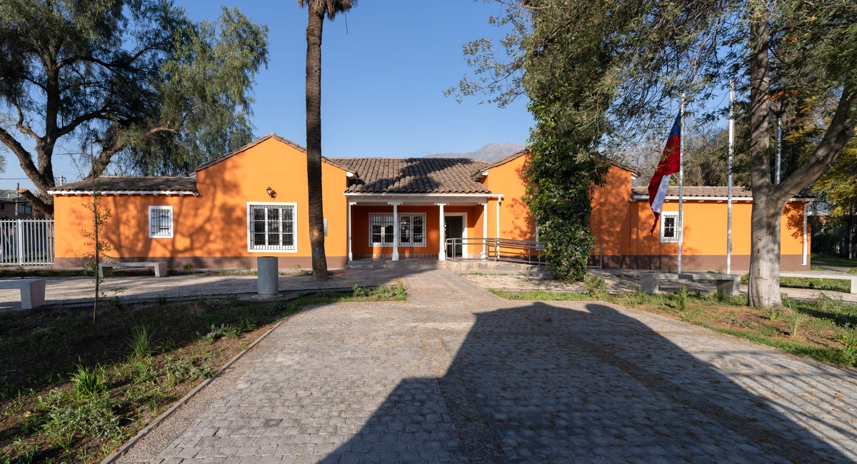 CENTRO CULTURAL CASONA NEMESIO ANTÚNEZ: LA REINA RESTAURÓ LA CASONA Y HOY BRILLA