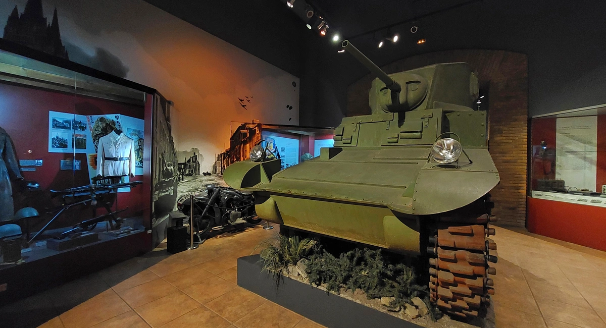 MUSEO HISTÓRICO Y MILITAR: LA CASA QUE ACOGE EL MONUMENTO AL GENERAL BAQUEDANO